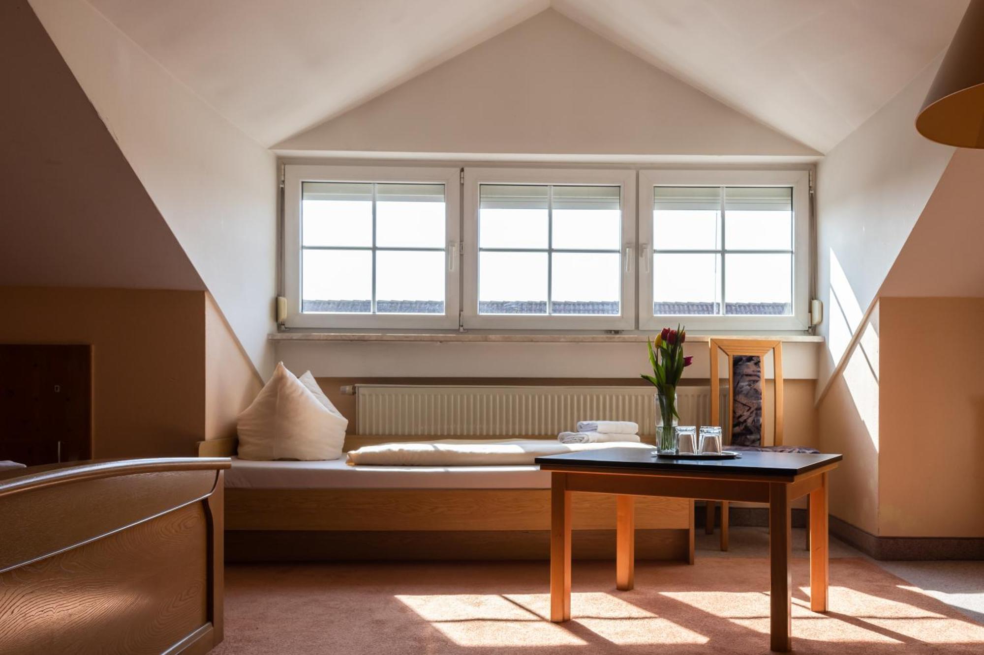 Hotelpension Zum Gockl Allershausen Esterno foto