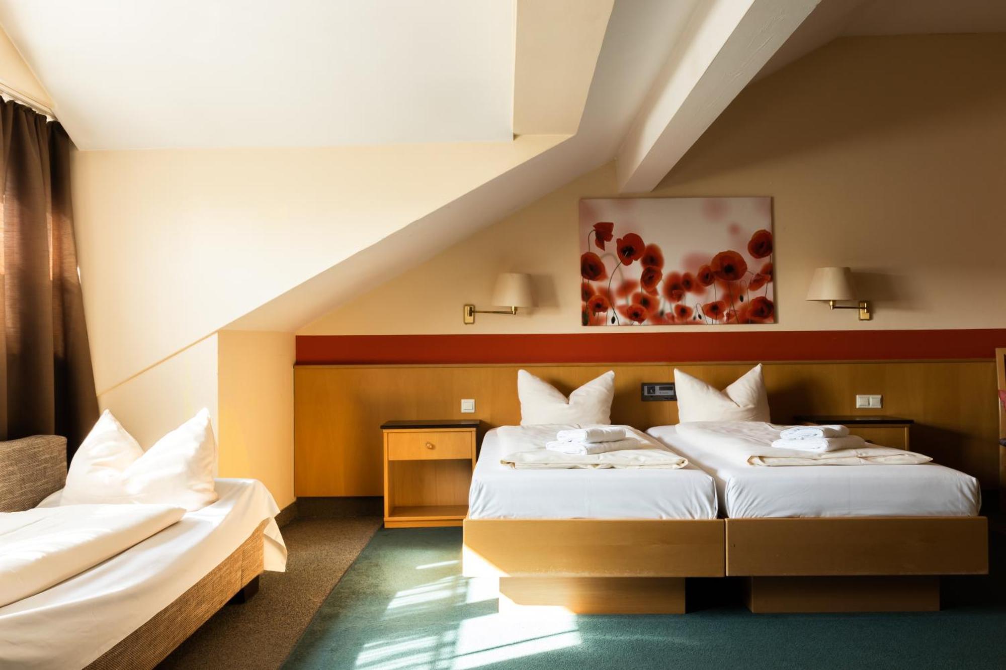 Hotelpension Zum Gockl Allershausen Esterno foto