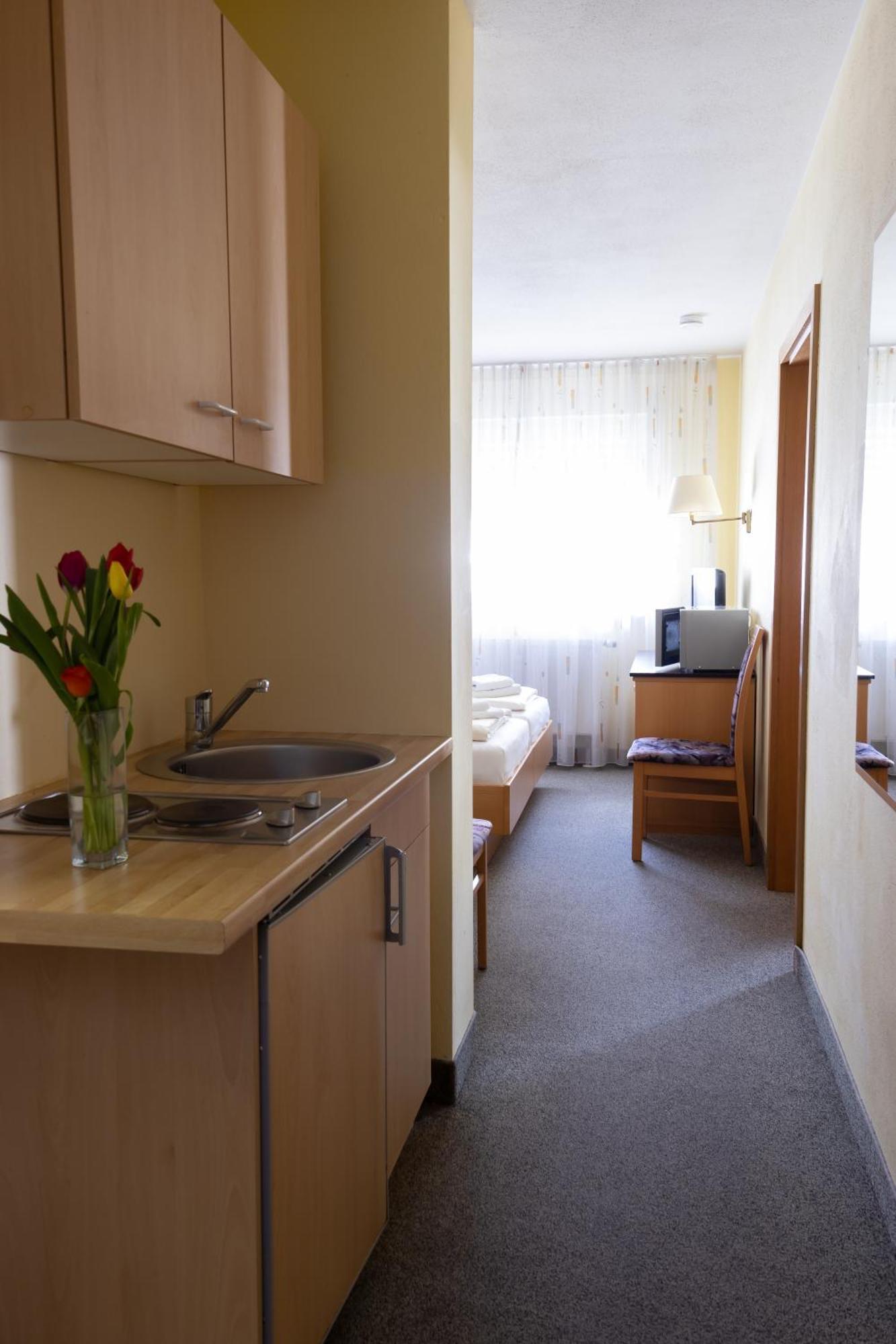 Hotelpension Zum Gockl Allershausen Esterno foto