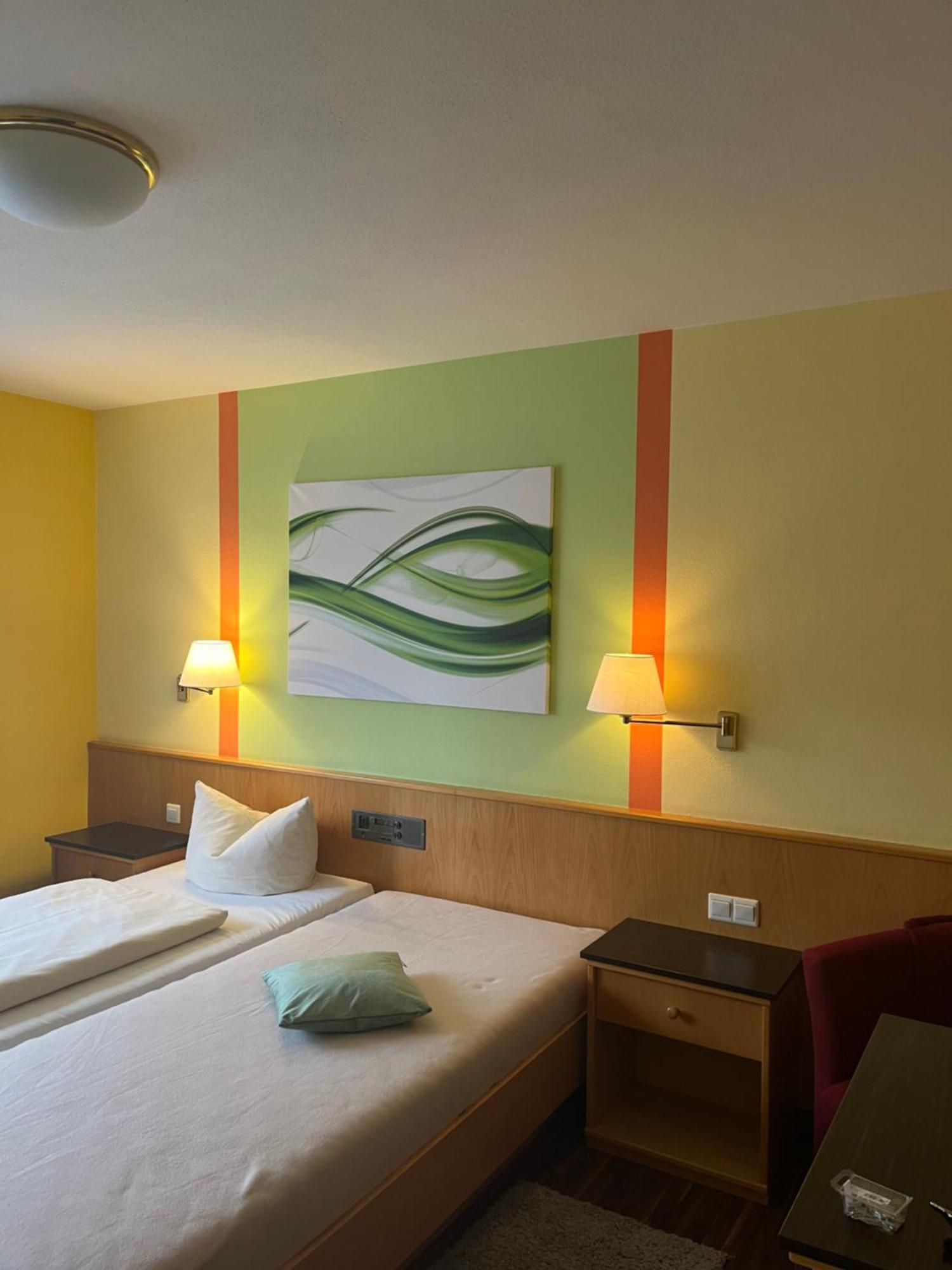 Hotelpension Zum Gockl Allershausen Esterno foto