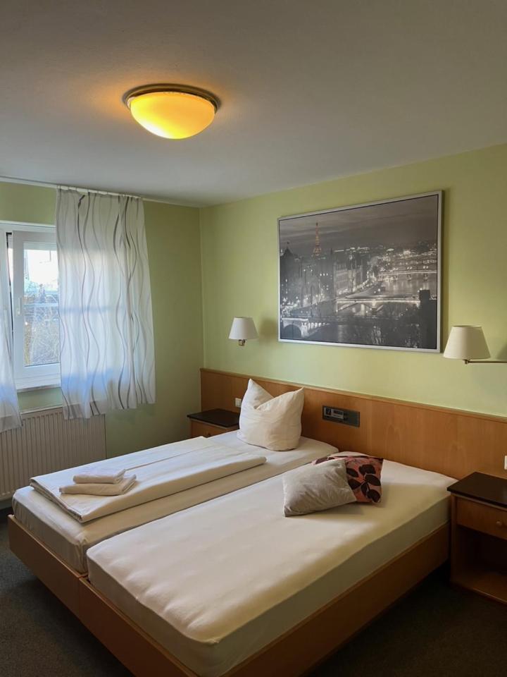 Hotelpension Zum Gockl Allershausen Esterno foto