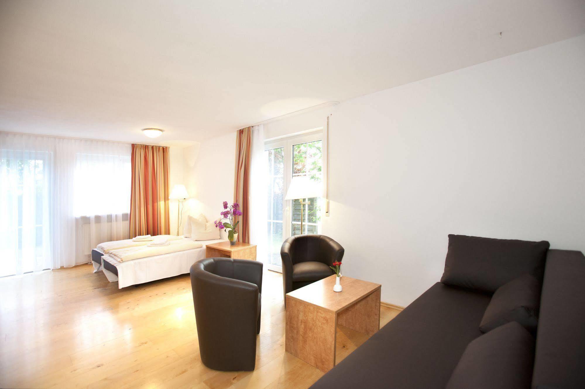 Hotelpension Zum Gockl Allershausen Esterno foto